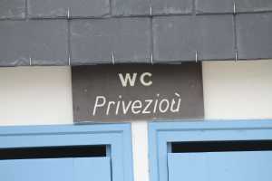 wc breton